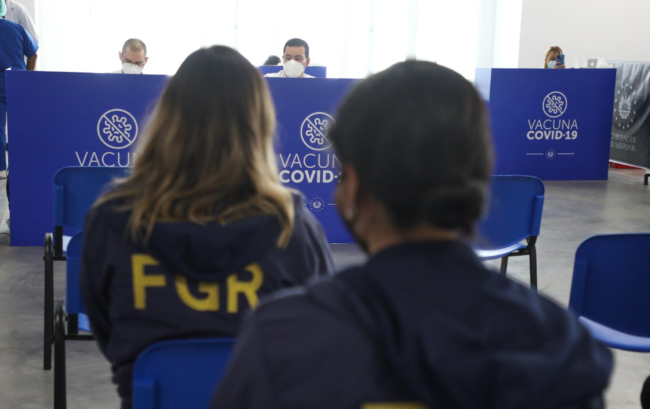 Personal de la FGR recibe su primera dosis antiCOVID19 en Megacentro de Vacunación personal-de-la-fgr-recibe-su-primera-dosis-anticovid19-en-megacentro-de-vacunacion